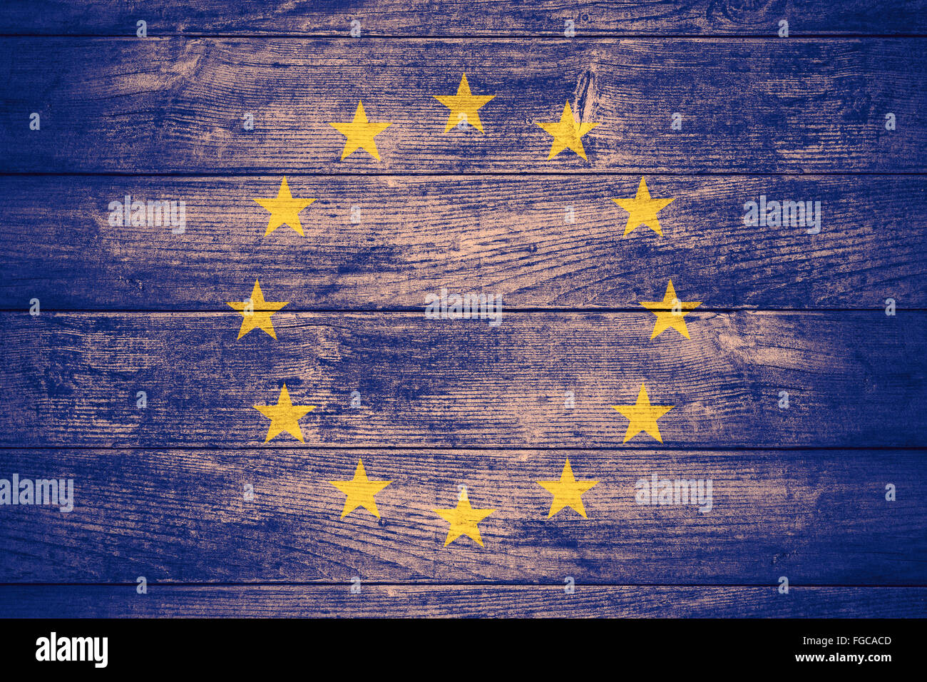 Bandiera dell'Europa o di Unione europea banner su sfondo di legno Foto Stock