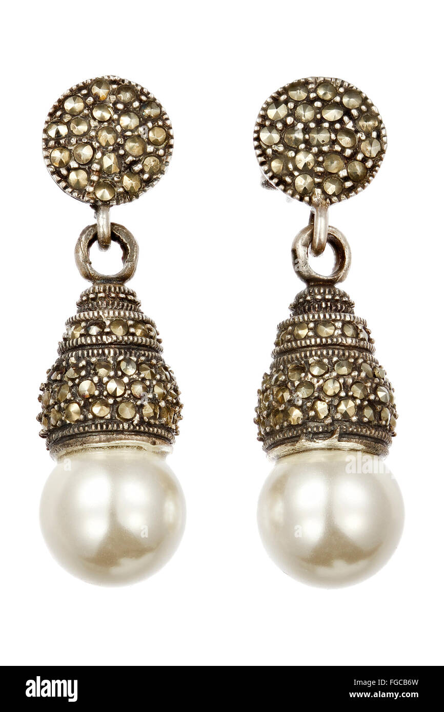 Orecchini in argento con perle Foto Stock