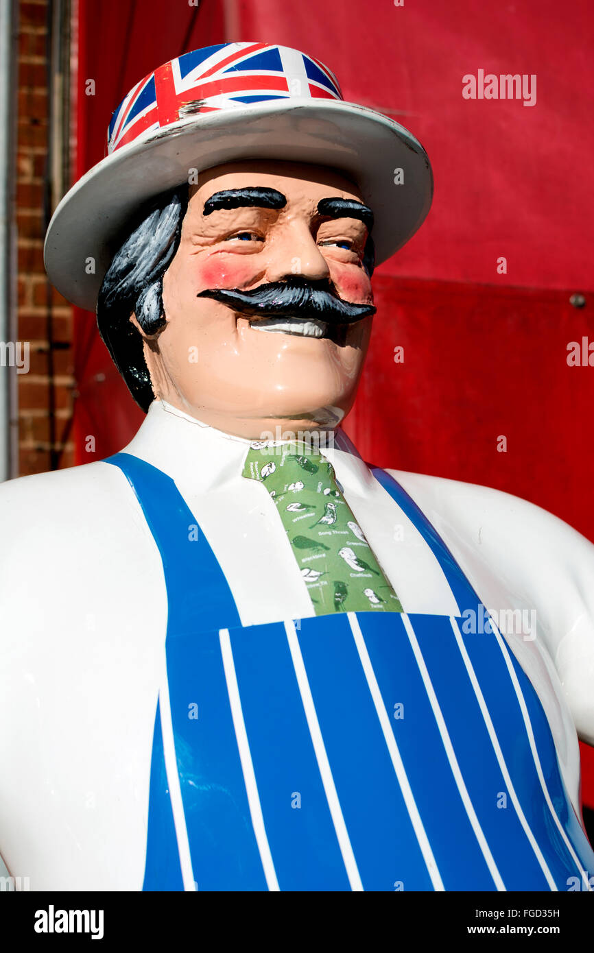 La figura al di fuori del negozio di macellaio, Sala Verde, Birmingham, Regno Unito Foto Stock