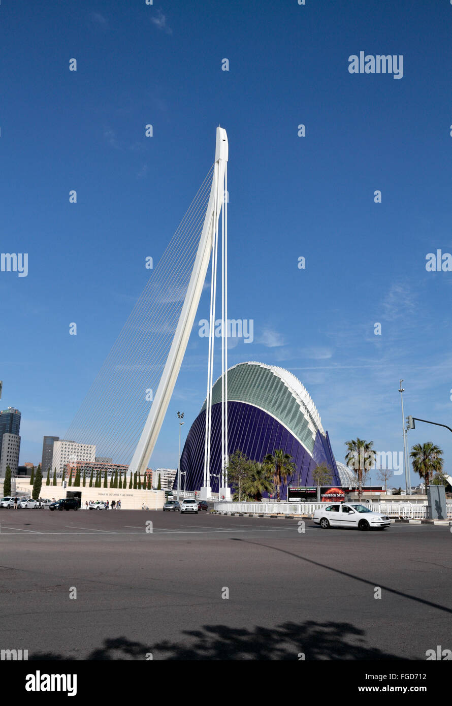 L'Assut d'Or Bridge e l'Agora, Città delle arti e della scienza, Valencia, Spagna. Foto Stock