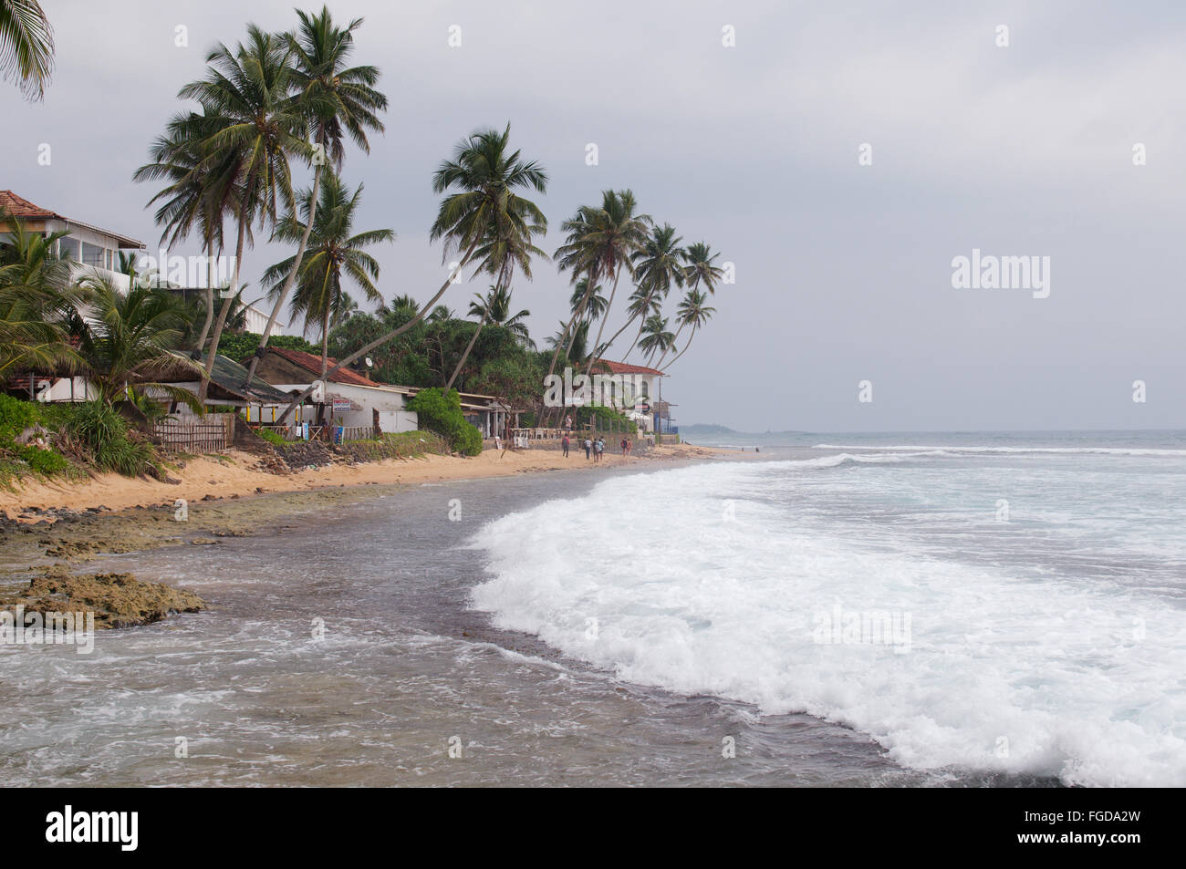 Tempesta sulla costa tropicale, Hikkaduwa, Sri Lanka, Sud Asia Foto Stock
