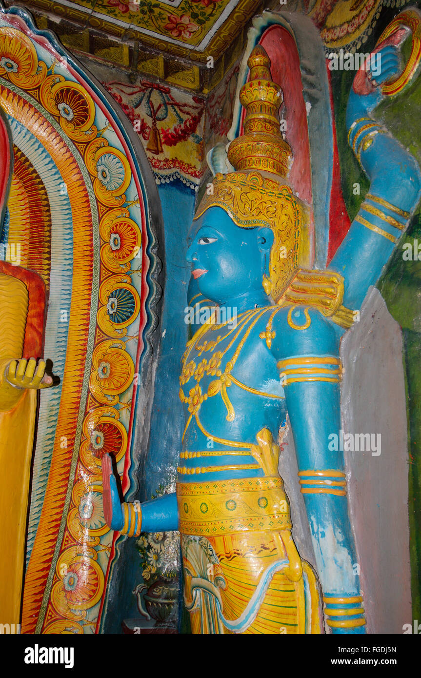 Statua di Vishnu in Kumara Kanda Kumara Maha Viharaya o Kumara Maha Viharaya, tempio buddista, Hikkaduwa, Sri Lanka, Sud Asia Foto Stock