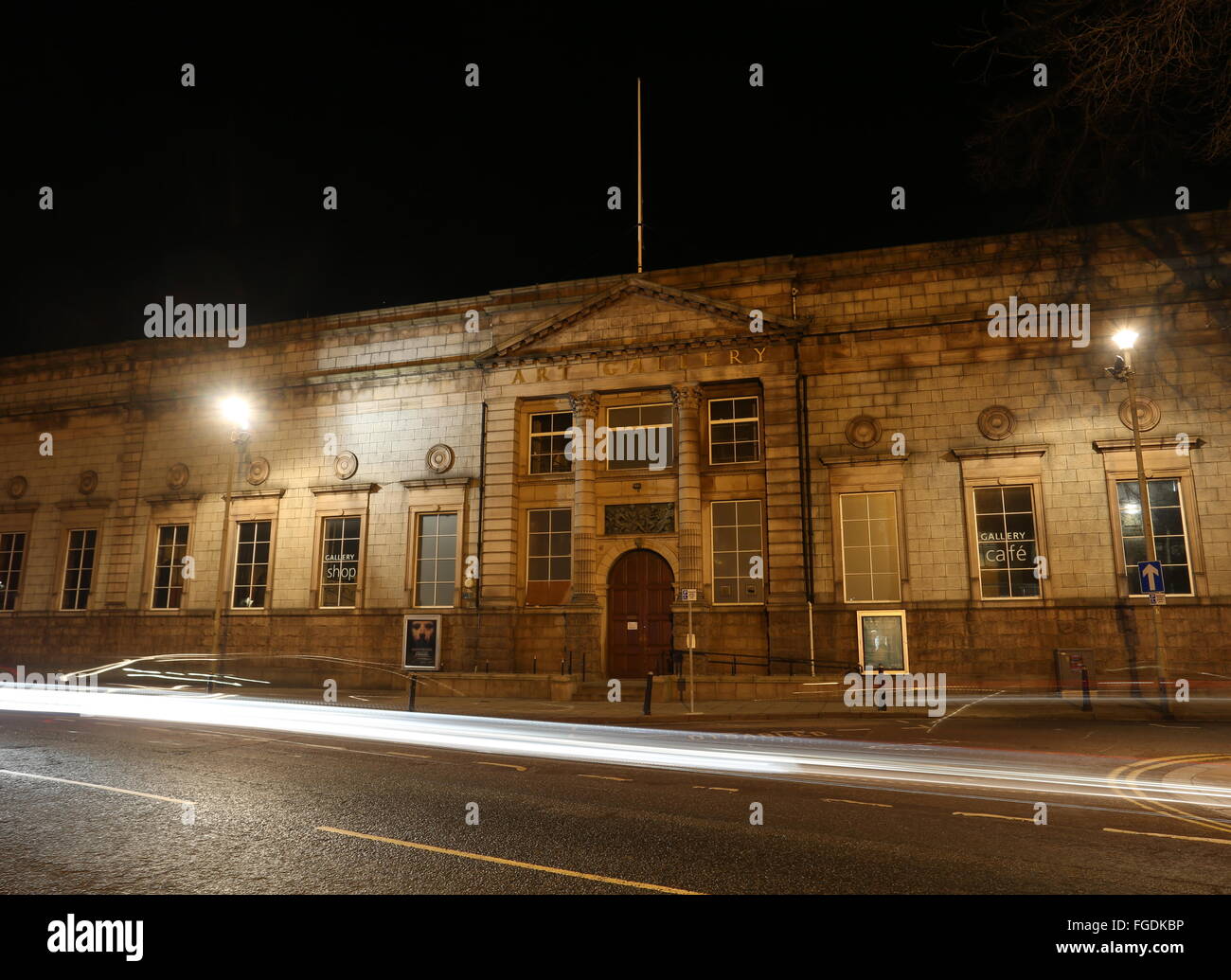 Esterno di Aberdeen art gallery di notte la Scozia gennaio 2016 Foto Stock