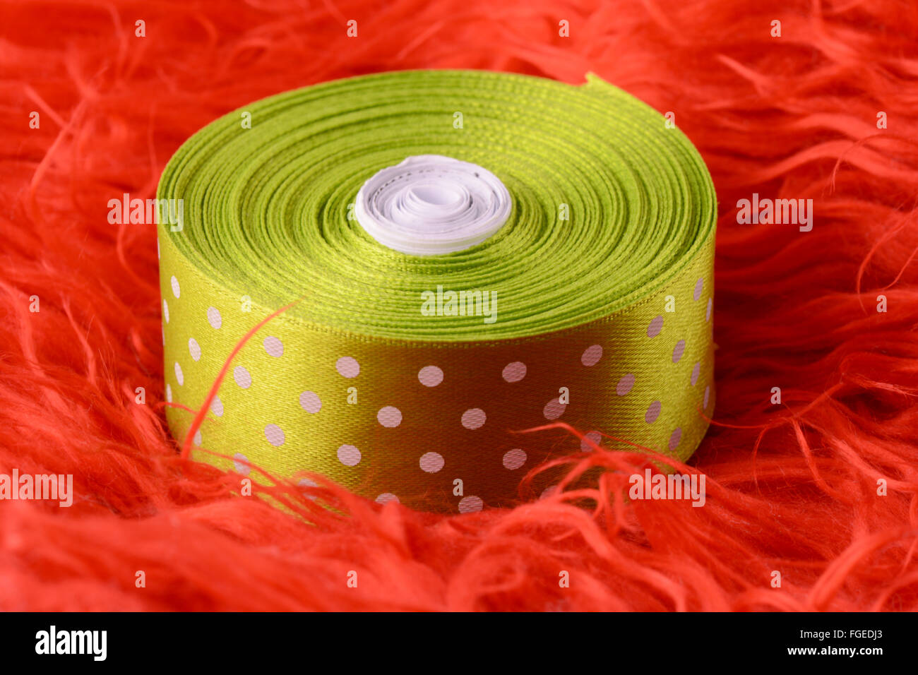 Natale abete verde con archetto, decorazione di Natale Foto Stock