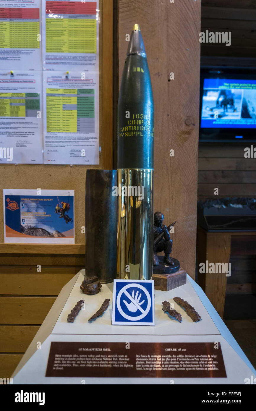 Una bomba di valanghe utilizzato per impostare off ctrolled valanghe visualizzare il ghiacciaio Nial centro visite del Parco della Columbia britannica in Canada Foto Stock