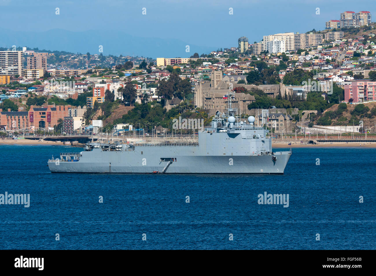 La marina cilena Amphibious dock landing ship LSDH Sargento Aldea del Porto di Valparaiso Foto Stock