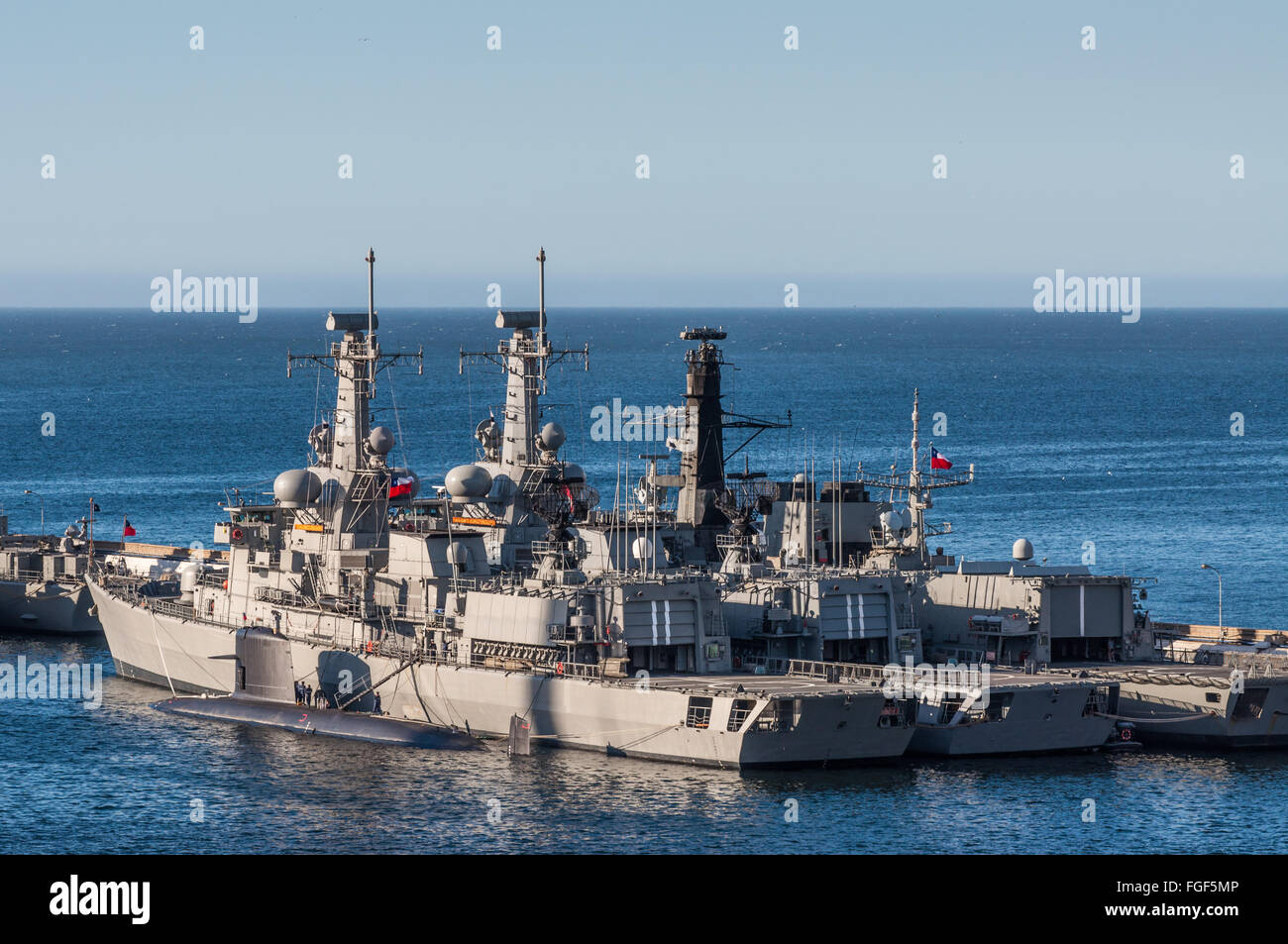 Marina cilena delle navi nel porto di Valparaiso, in Cile. Foto Stock