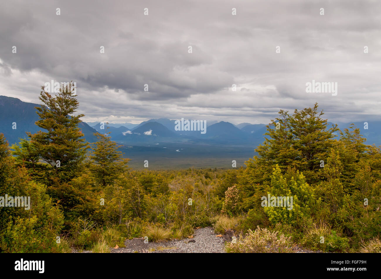 Lago cileno nel quartiere nuvoloso meteo Foto Stock