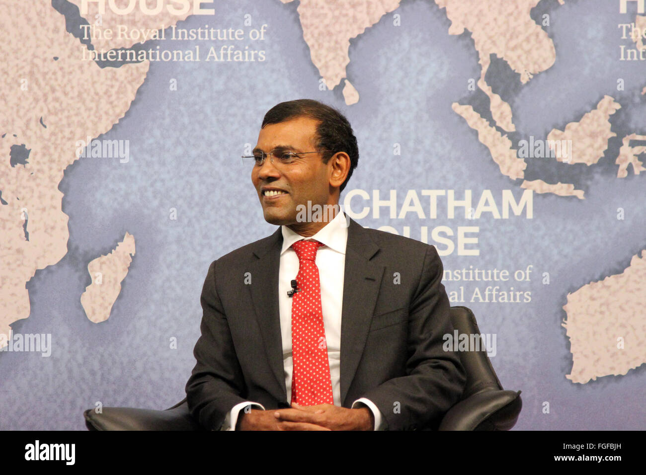 Londra REGNO UNITO. Il 19 febbraio, 2016. Mohamed Nasheed, ex presidente delle Maldive, le chiamate per le sanzioni internazionali contro il suo paese leader, pur parlando a Chatham House think-tank a Londra. Credito: PACIFIC PRESS/Alamy Live News Foto Stock