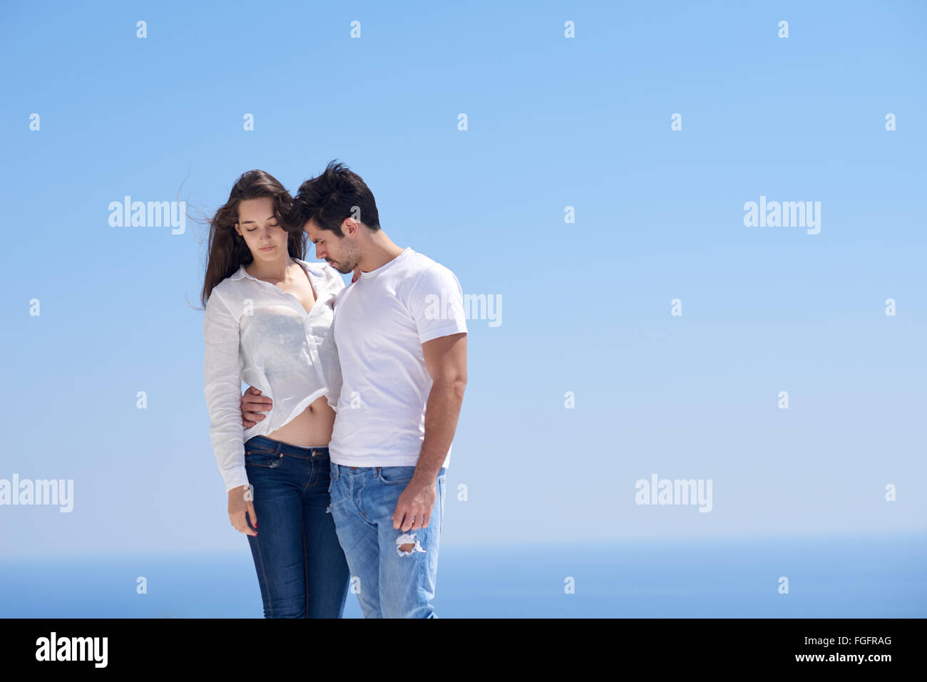 Felice giovane coppia romantica divertirsi arelax rilassarsi a casa Foto Stock