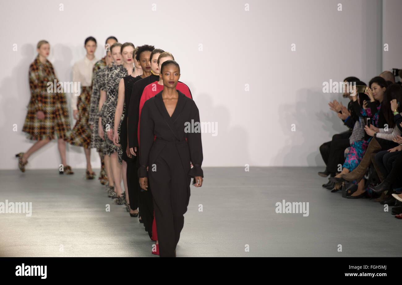 Londra 19 Febbraio 2016: London Fashion Week AW16 J. JS Lee sfilata Credito: Ian Davidson/Alamy Live News Foto Stock