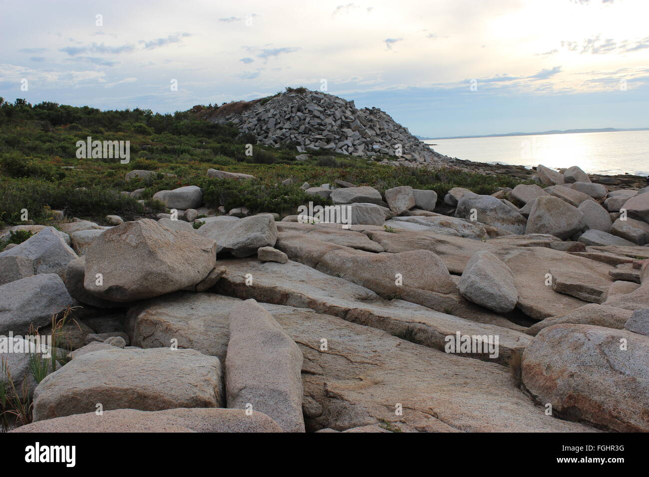Rocce in riva al mare Foto Stock