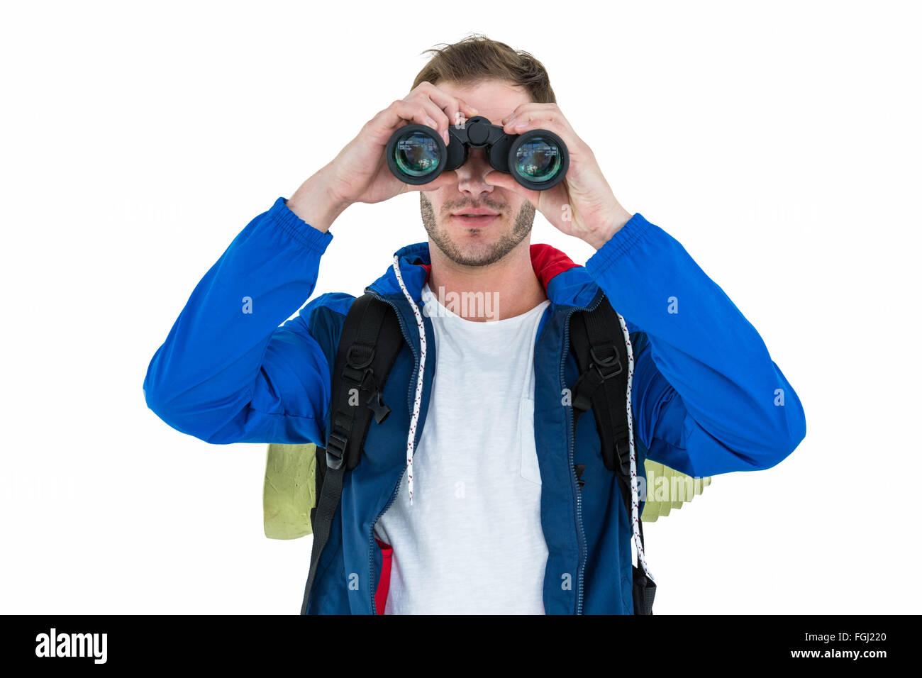 Backpacker hipster guardando attraverso il binocolo Foto Stock