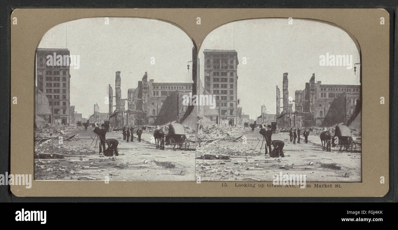 Una fotografia della collezione Robert N. Dennis che mostra Grant Avenue da Market Street, catturando la scena della strada e l'architettura urbana. Foto Stock