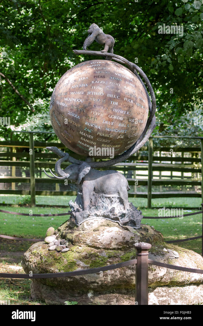 Monumento a Giovanni Aspinall. fondatore di Howletts e Port Lympne wild Parchi animali Foto Stock