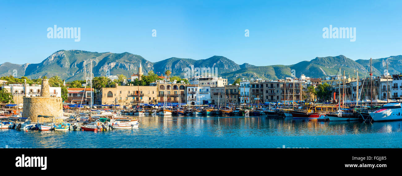 Panorama di Kyrenia porto. Kyrenia (Girne), Cipro. Foto Stock