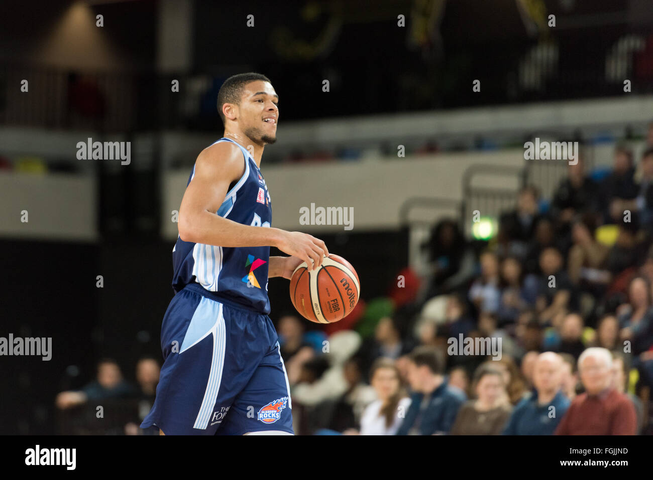 Londra, Inghilterra, 20 febbraio 2016. Glasgow RocksAdam Hammerschmidt (14) mobile fino alla corte. BBL gioco presso la casella di rame Arena del Parco Olimpico. London Lions perso a Glasgow Rocks 81 vs 80. Credito: pmgimaging/Alamy Live News Foto Stock