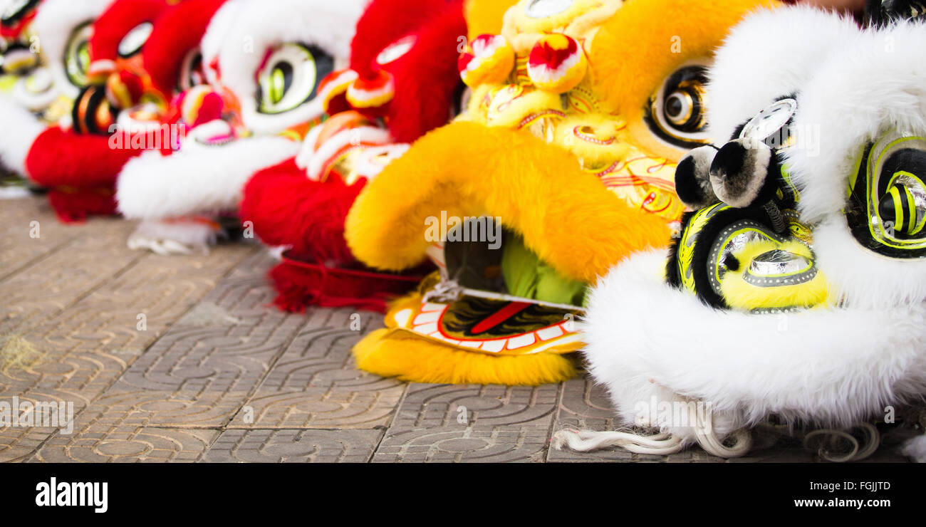 Anno Nuovo Cinese Phnom Penh Dragon ballerini eseguono nelle strade Foto Stock