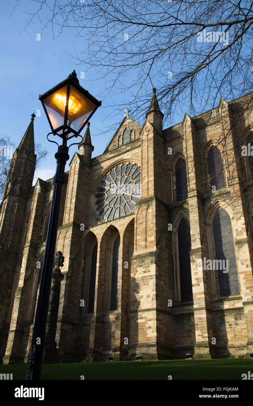 Una vista del rosone, la Cattedrale di Durham, dal Nord Bailey, Durham, Inghilterra. Foto Stock