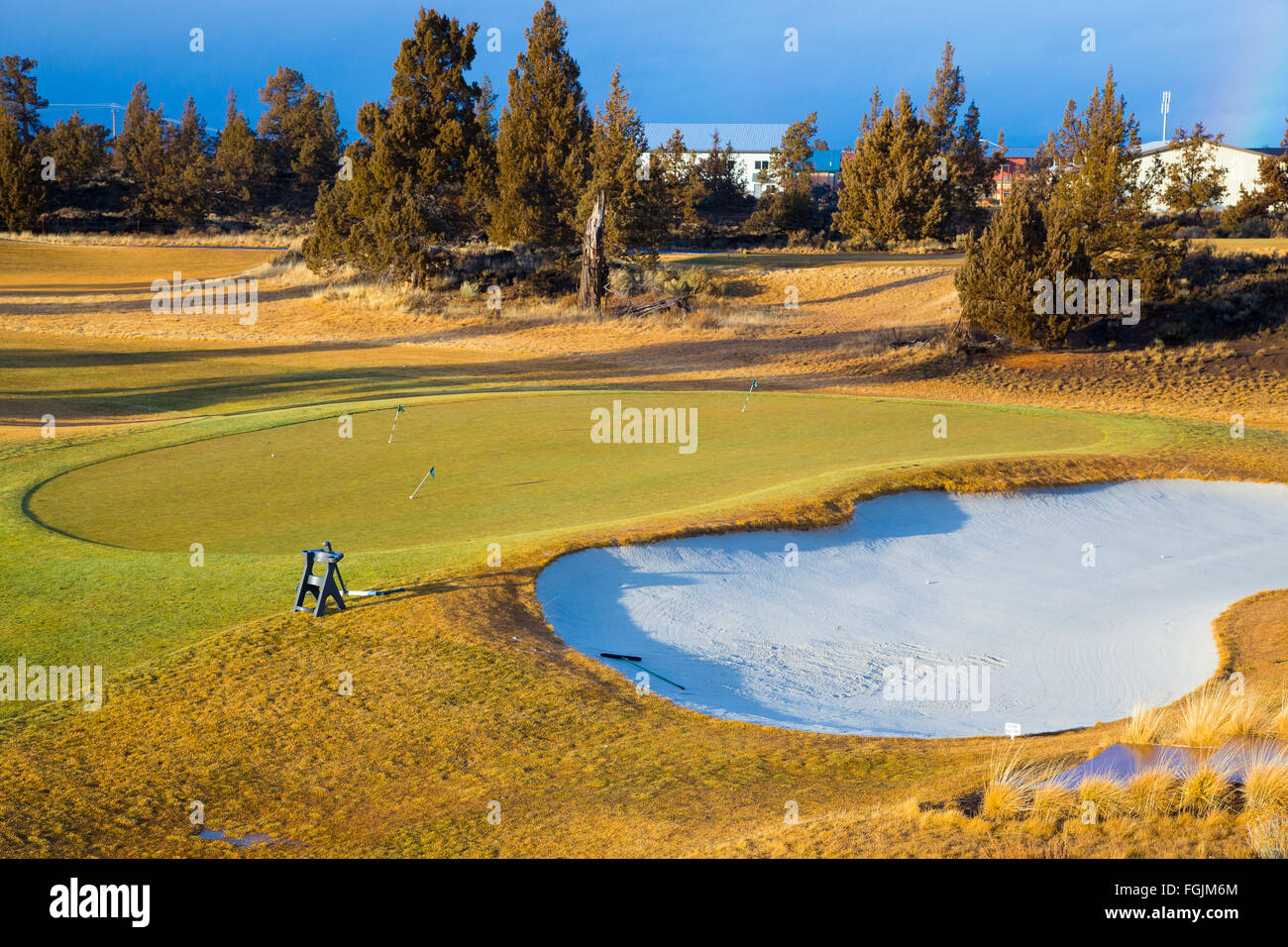 Tempesta dell'orizzonte all'alba in questo paesaggio natura foto di un campo da golf nel centro di Oregon. Foto Stock