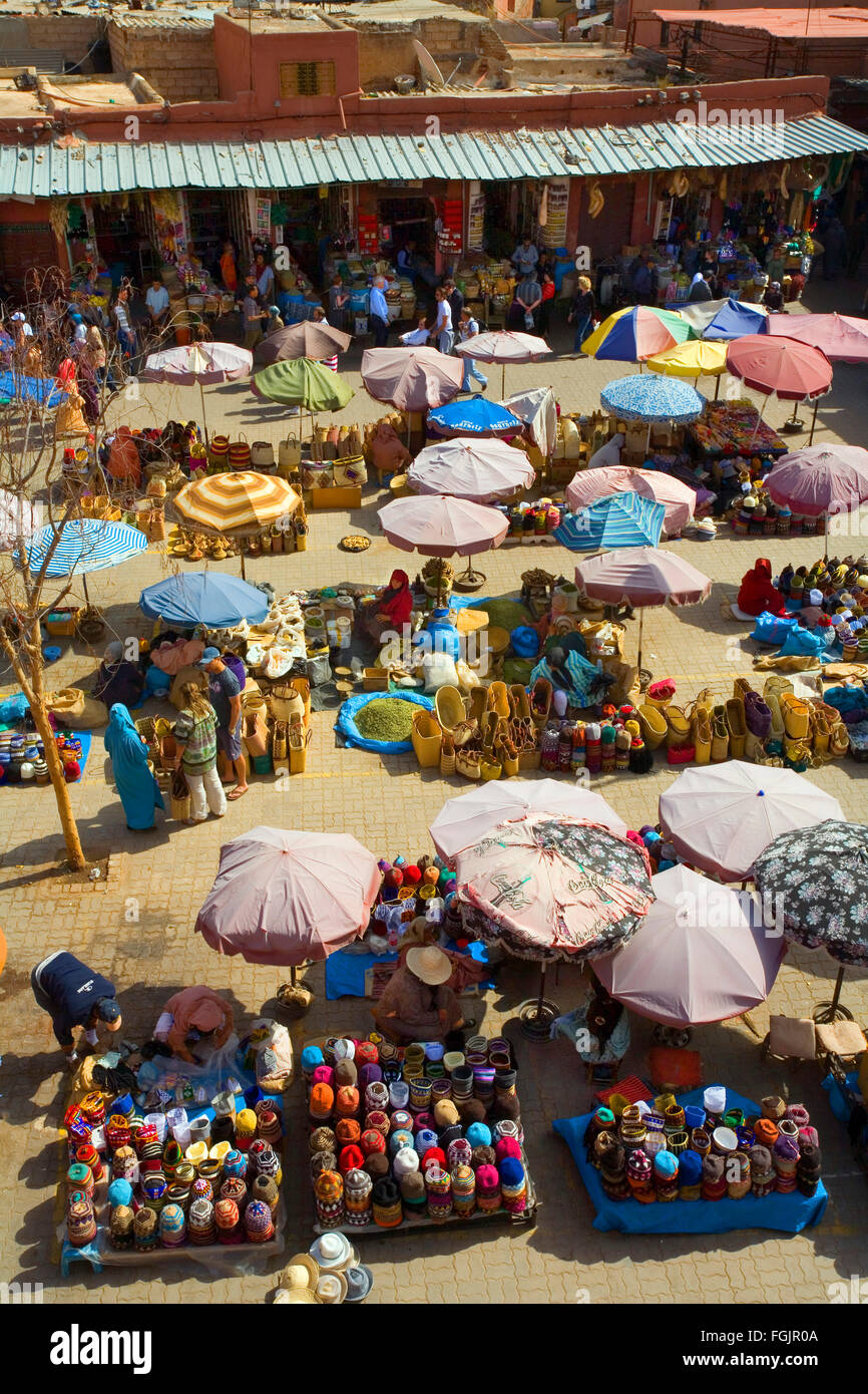 T Piazza del Mercato nel Souk, Marrakech . Il Marocco Foto Stock