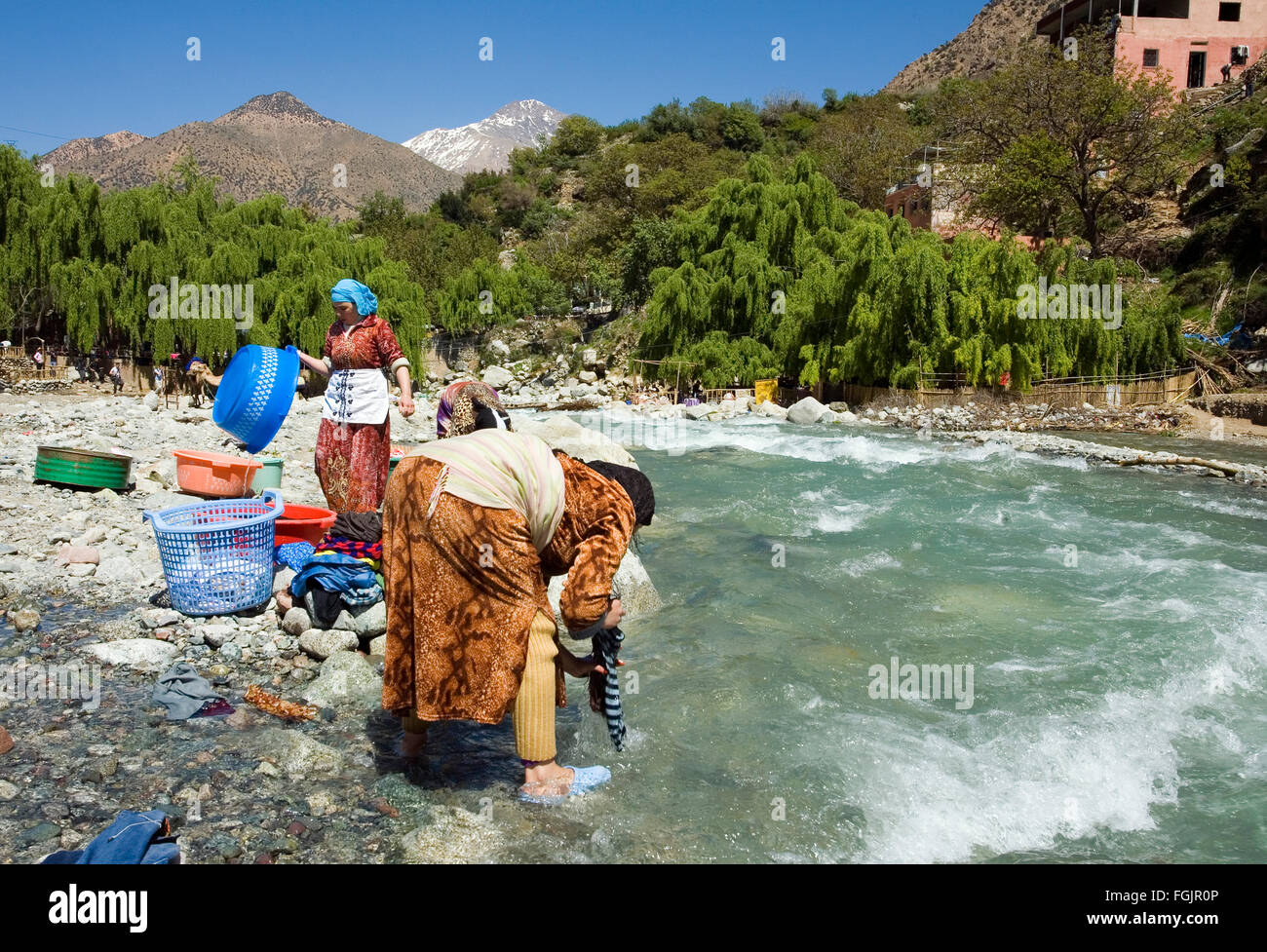 Giorno di lavaggio presso il villaggio di Setti Fatma, primavera nell'Ourika Valley, Marocco vicino a Marrakech Foto Stock