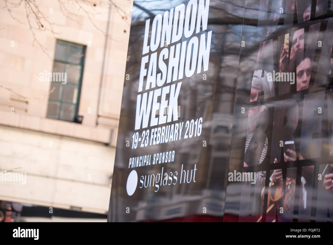 Londra 19 Febbraio, 2016 London Fashion Week segno Credito: Ian Davidson/Alamy Live News Foto Stock