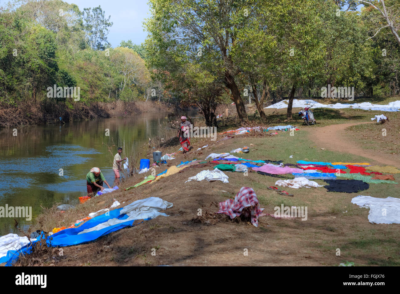 Servizio lavanderia giorno nel fiume, del Periyar Thekkady Kerala, India Foto Stock