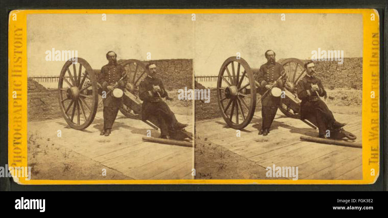 Capitano Barrett e Lieut. Schoonmaker, di monitorare Kaatskill, a batteria Bee, Sullivan's Island, porto di Charleston, S. C., da Brady, Mathew B., 1823 (ca.)-1896 Foto Stock