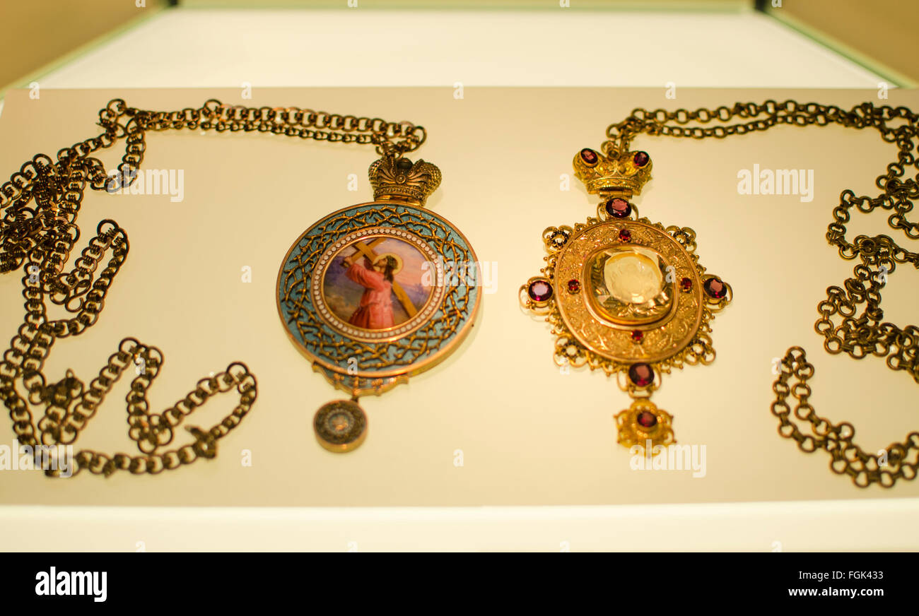 Pezzo da museo The Tsar's medaglioni il museo storico,medaglioni,con  gioielli,ornamento imperiale,valore storico,il museo Foto stock - Alamy
