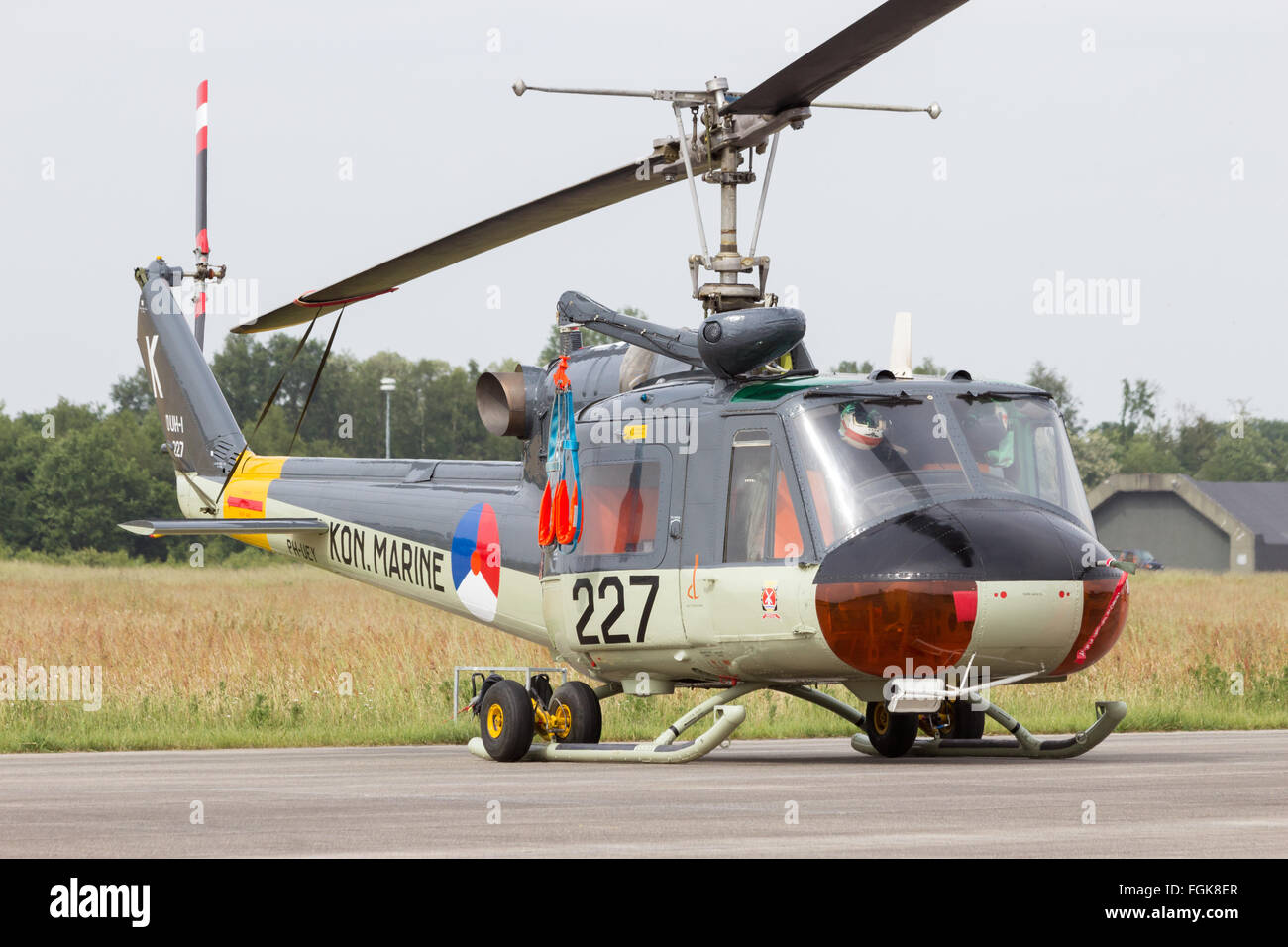 Storico marina olandese UH-1B Huey sul display presso la Dutch Air Force Open Days. Foto Stock