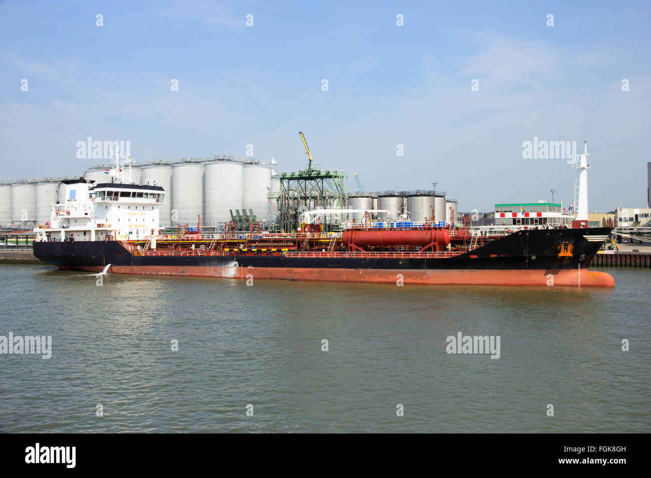Chimichiera ormeggiata nel porto di Rotterdam. Foto Stock