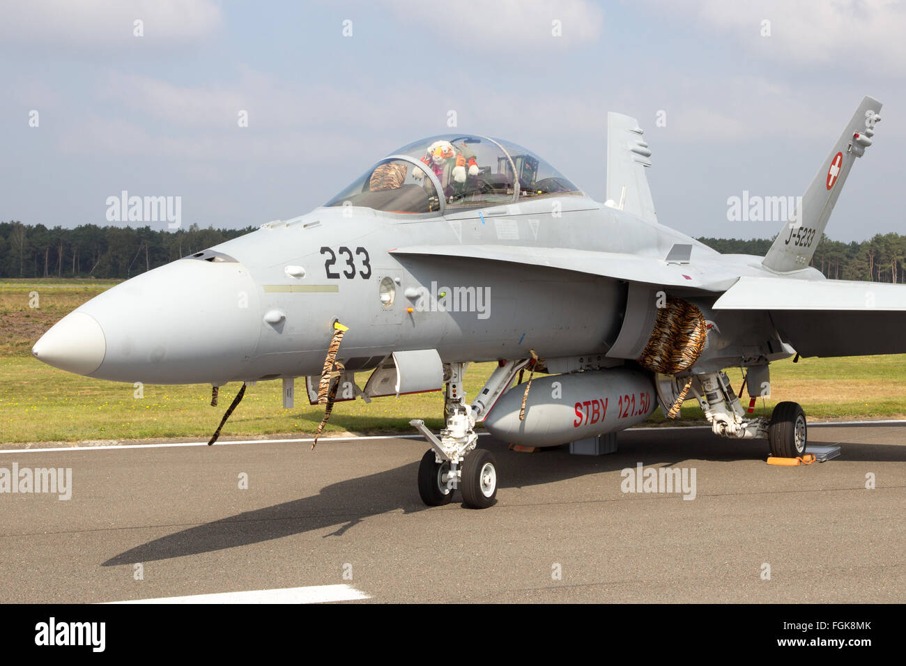 Swiss Air Force F/A-18 Hornet sull'asfalto di Kleine Brogel Airbase. Foto Stock