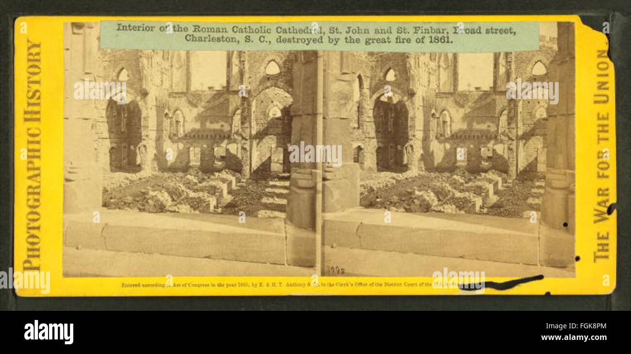 Questa fotografia storica di Mathew Brady mostra l'interno della cattedrale cattolica di St. John e St. Finbar a Charleston, Carolina del Sud, prima che fosse distrutta dal grande incendio del 1861. Foto Stock