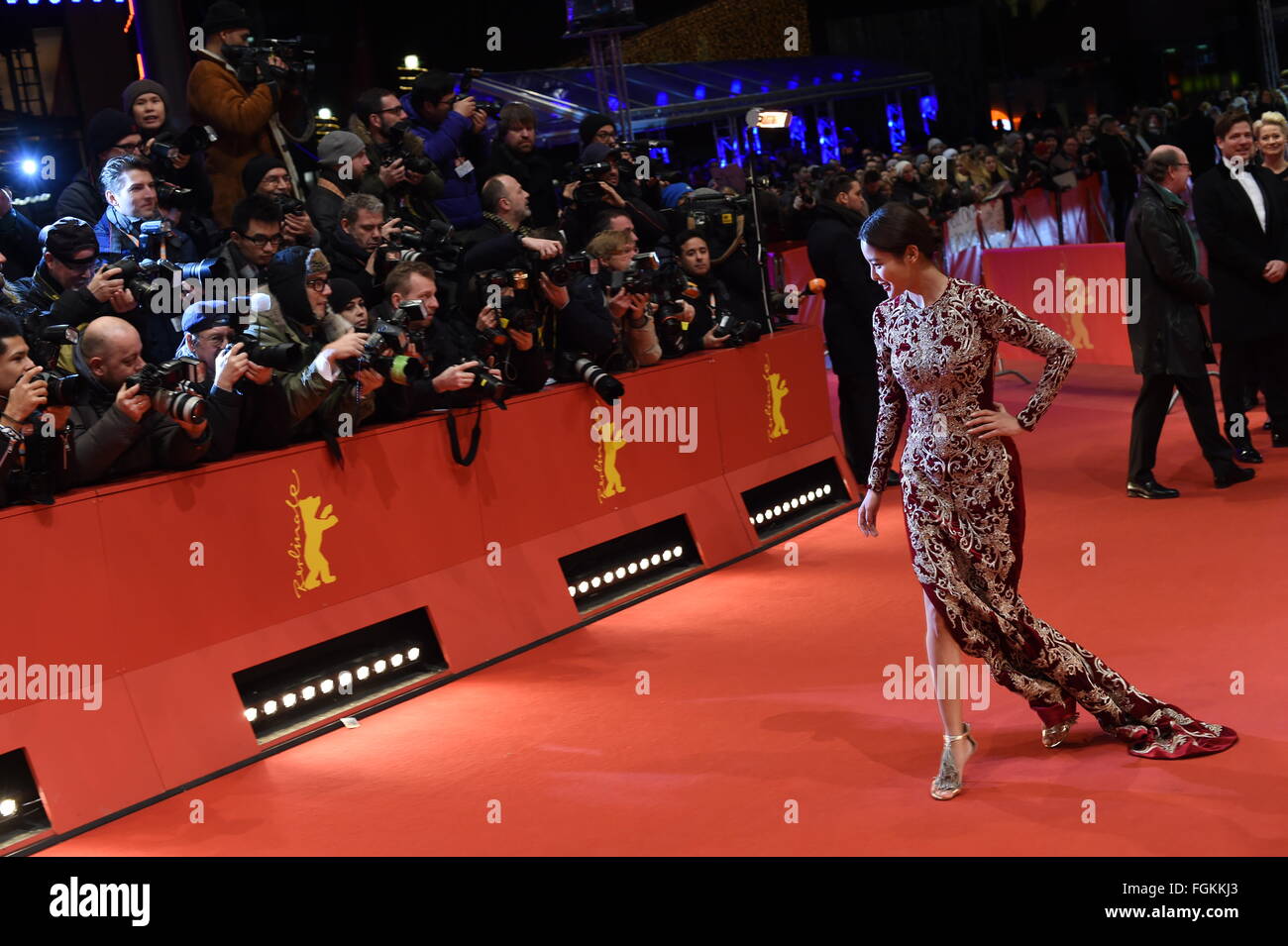 Berlino, Germania. Xx Febbraio 2016. 66° Festival Internazionale del Cinema di Berlino, Germania, 20 febbraio 2016. La chiusura e la cerimonia di premiazione: Arrivo ctress Cinese Xin Zhi Lei. La Berlinale corre dal 11 febbraio al 21 febbraio 2016. Foto: Jens KALAENE/dpa/Alamy Live News Foto Stock