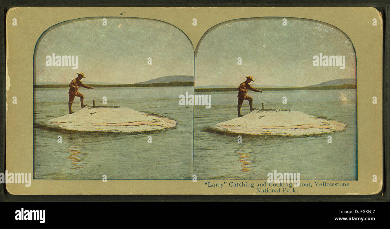 La fotografia mostra Larry che cattura e cucina la trota al parco nazionale di Yellowstone, catturando un momento di vita all'aria aperta in uno dei parchi nazionali più famosi degli Stati Uniti. La scena enfatizza il legame con la natura e la tradizione della pesca e della cucina nella natura selvaggia. Foto Stock