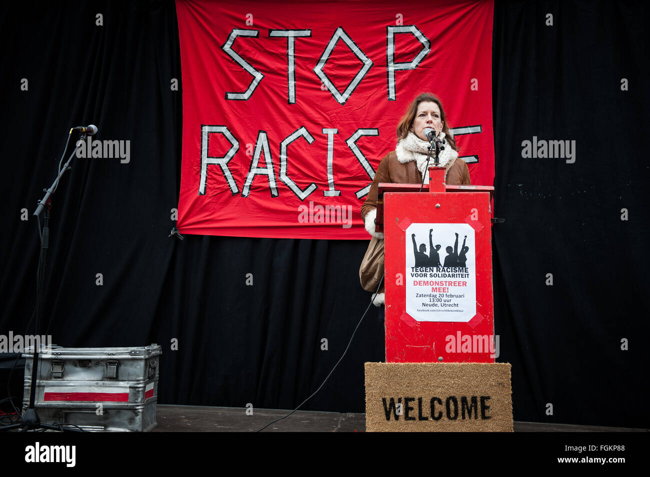 Utrecht, Paesi Bassi. Xx febbraio. Utrecht Bekent Kleur, ha organizzato una manifestazione contro il razzismo e la xenofobia, dell'islamofobia antisemitismo, il sessismo e ogni altra forma di discriminazione. Ultimamente le tensioni sono state risalendo nei Paesi Bassi e in Utrecht. I centri per i richiedenti asilo sono stati aggrediti e i musulmani sono minacciati, avvistato su e battuto a causa del loro background islamico. Il loro obiettivo è una città inclusiva, dove tutti i conteggi, dibattiti e partecipa. Credito: Romy Arroyo Fernandez/Alamy Live News Foto Stock