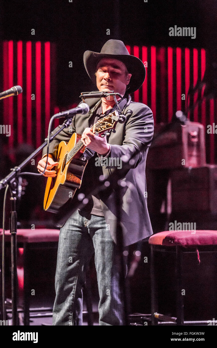 Febbraio 18, 2016 - Detroit, Michigan, Stati Uniti - CLINT BLACK eseguendo sul WYCD di dieci uomo Jam al Fillmore a Detroit, MI, del 18 febbraio 2016 (credito Immagine: © Marc Nader via ZUMA filo) Foto Stock