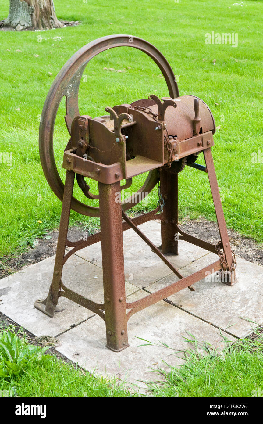 Un Bentall & Co CDV Pula taglierina usata per il taglio del fieno e della paglia pula mangimi per il bestiame Foto Stock