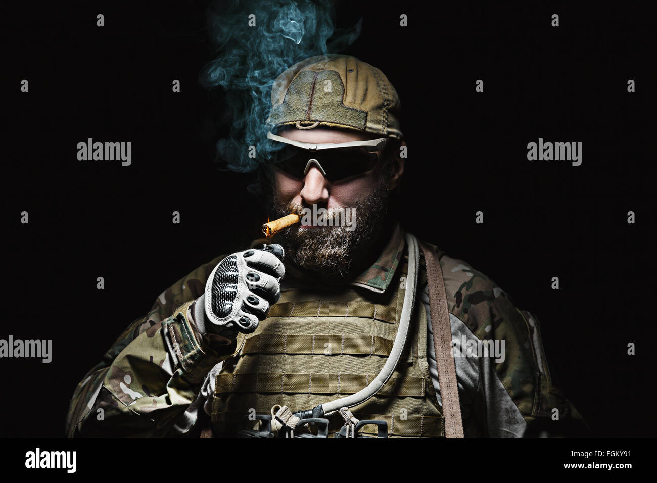 US Army soldier fumatori Foto Stock