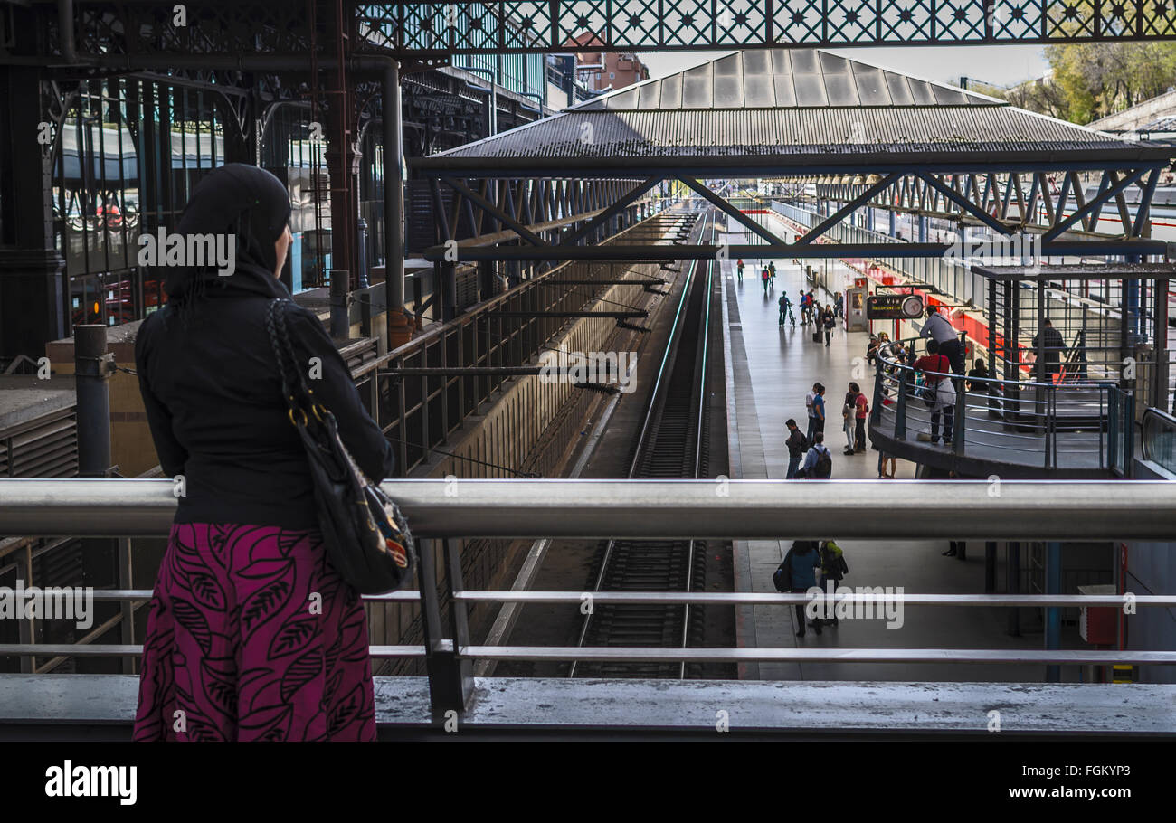 Vista in prospettiva della stazione ferroviaria Principe Pio, città di Madrid, Spagna Foto Stock