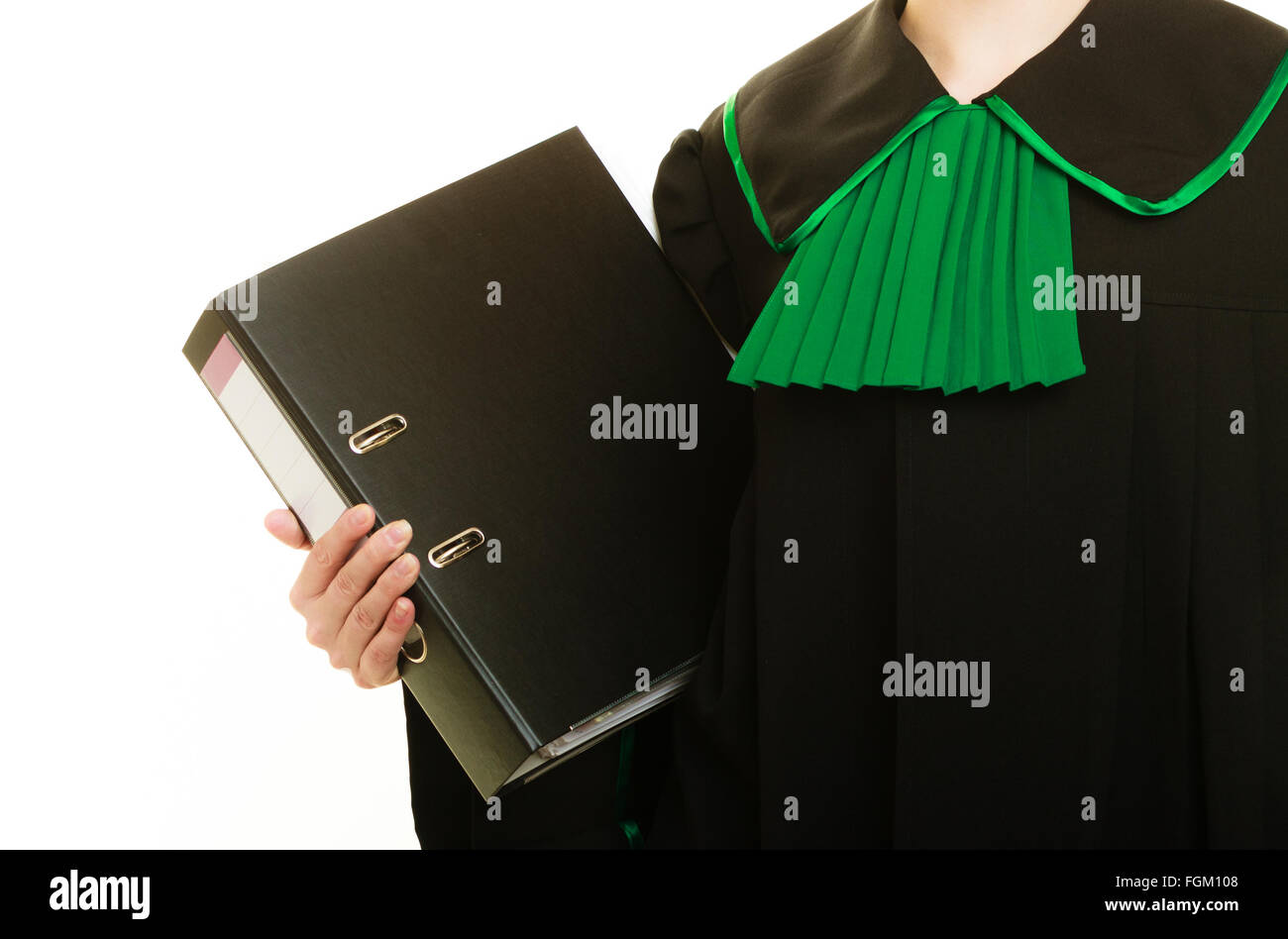 La legge o la Corte di giustizia concetto. Giovane donna avvocato avvocato indossando classic nero polacco abito verde con la cartella di file o dossier. Foto Stock
