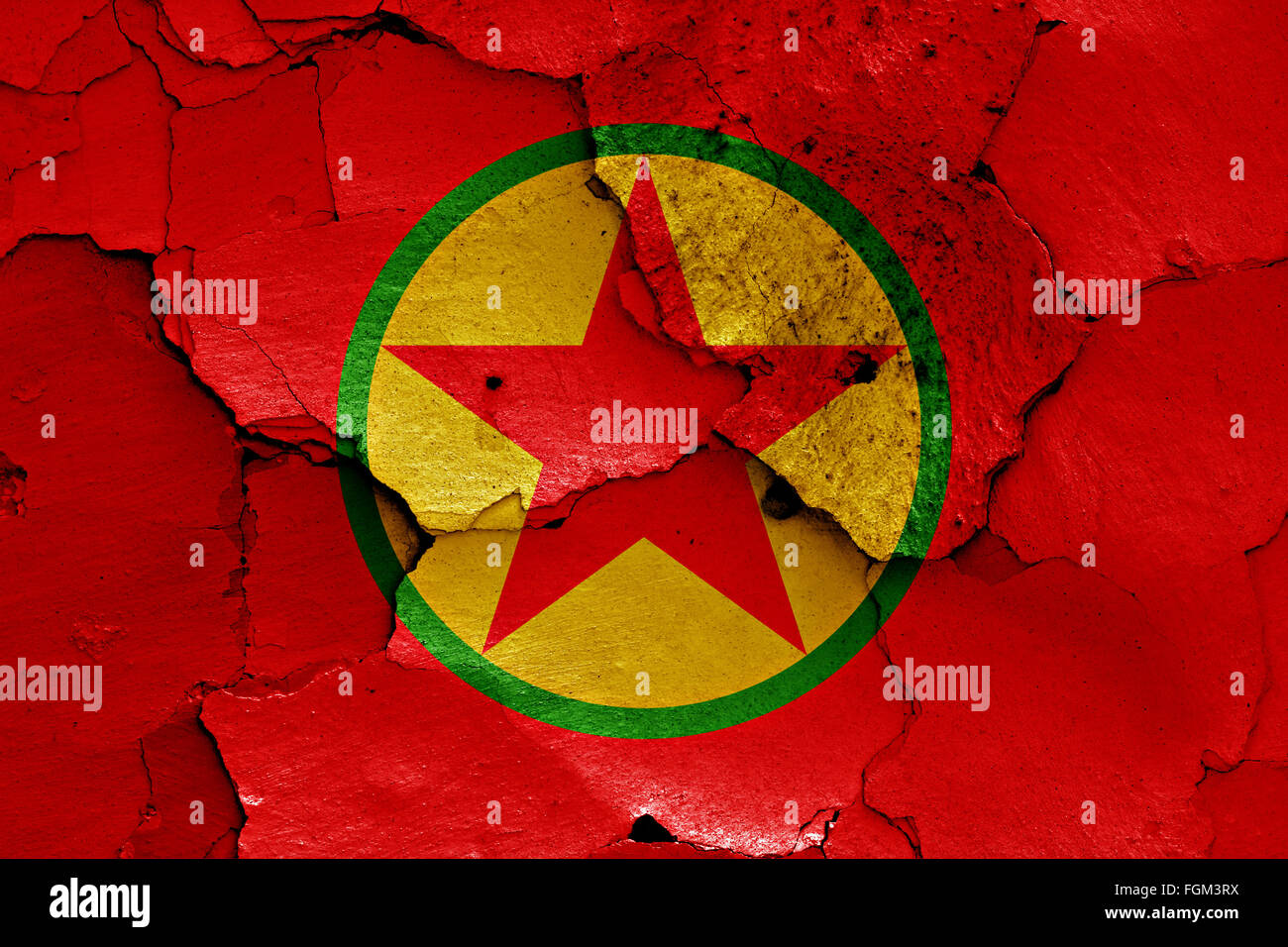 Bandiera del PKK dipinta sulla parete incrinato Foto Stock