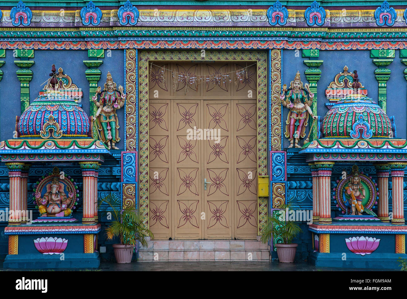Tempio indù, portale, tempio Tamil Le Koilou du Colosse in Le Colosse a Saint-André, Reunion, Francia Foto Stock
