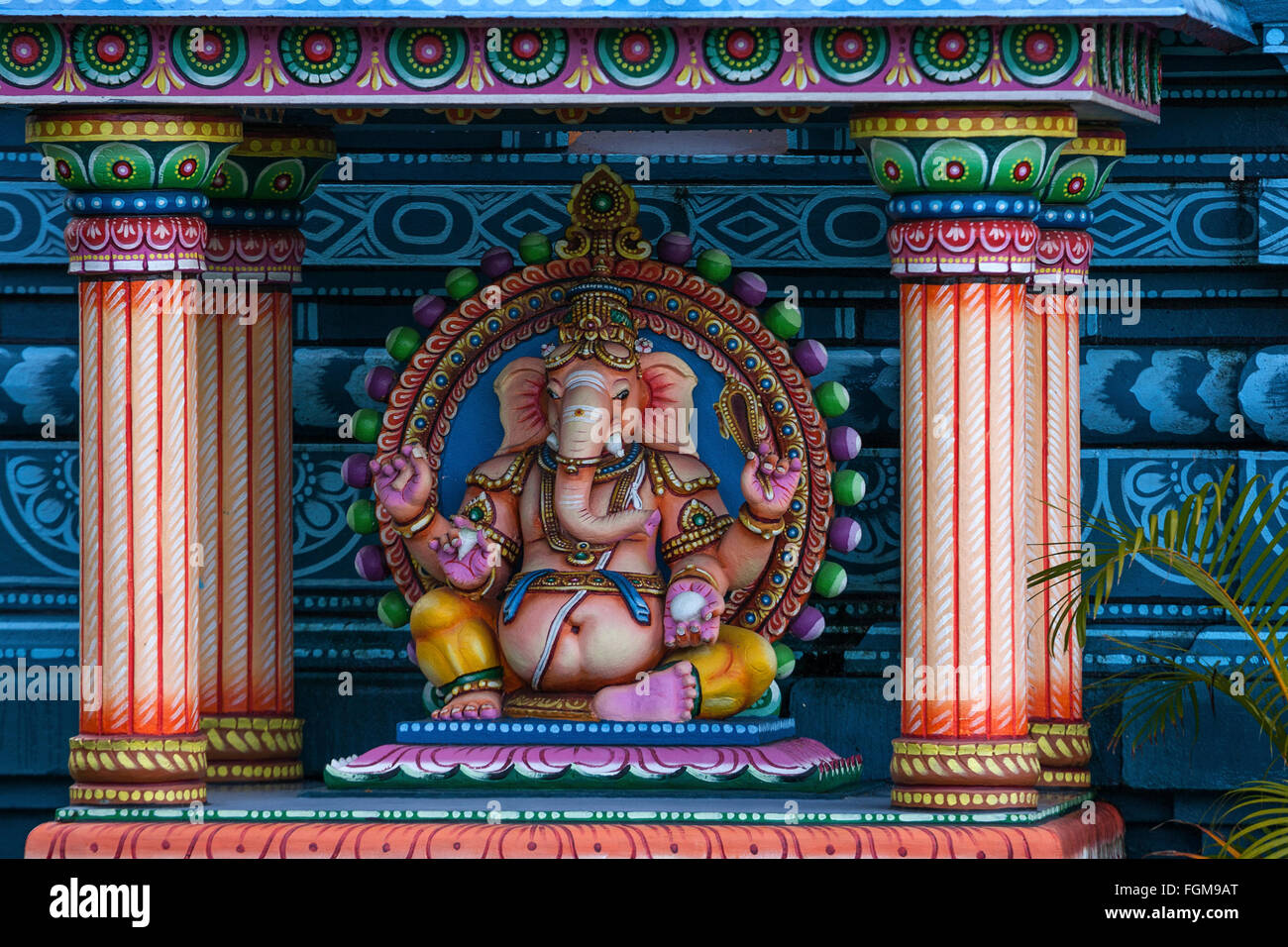 Tempio indù, Dio Ganesh, elefante indù figura, Tamil tempio Le Koilou du Colosse in Le Colosse a Saint-André, Reunion Foto Stock