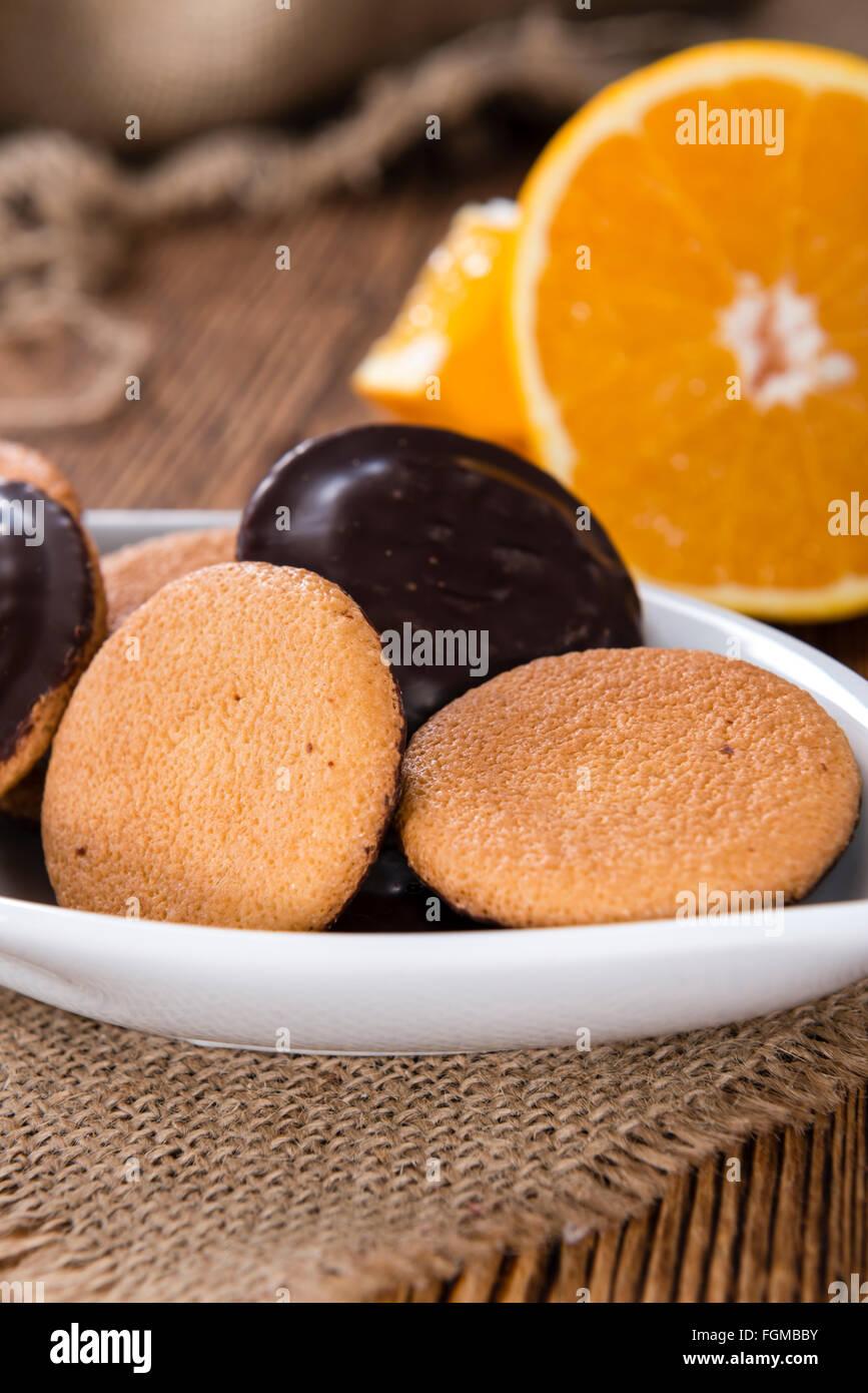 Alcuni Jaffa dolci (close-up shot) sul rustico sfondo di legno Foto Stock