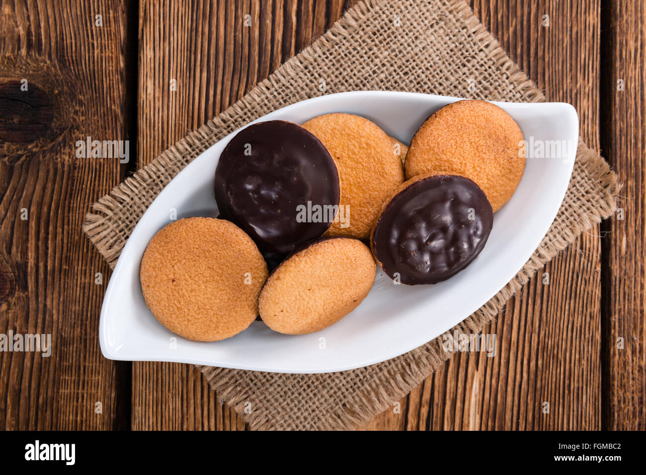 Jaffa dolci (arancione) come close-up shot su sfondo di legno Foto Stock