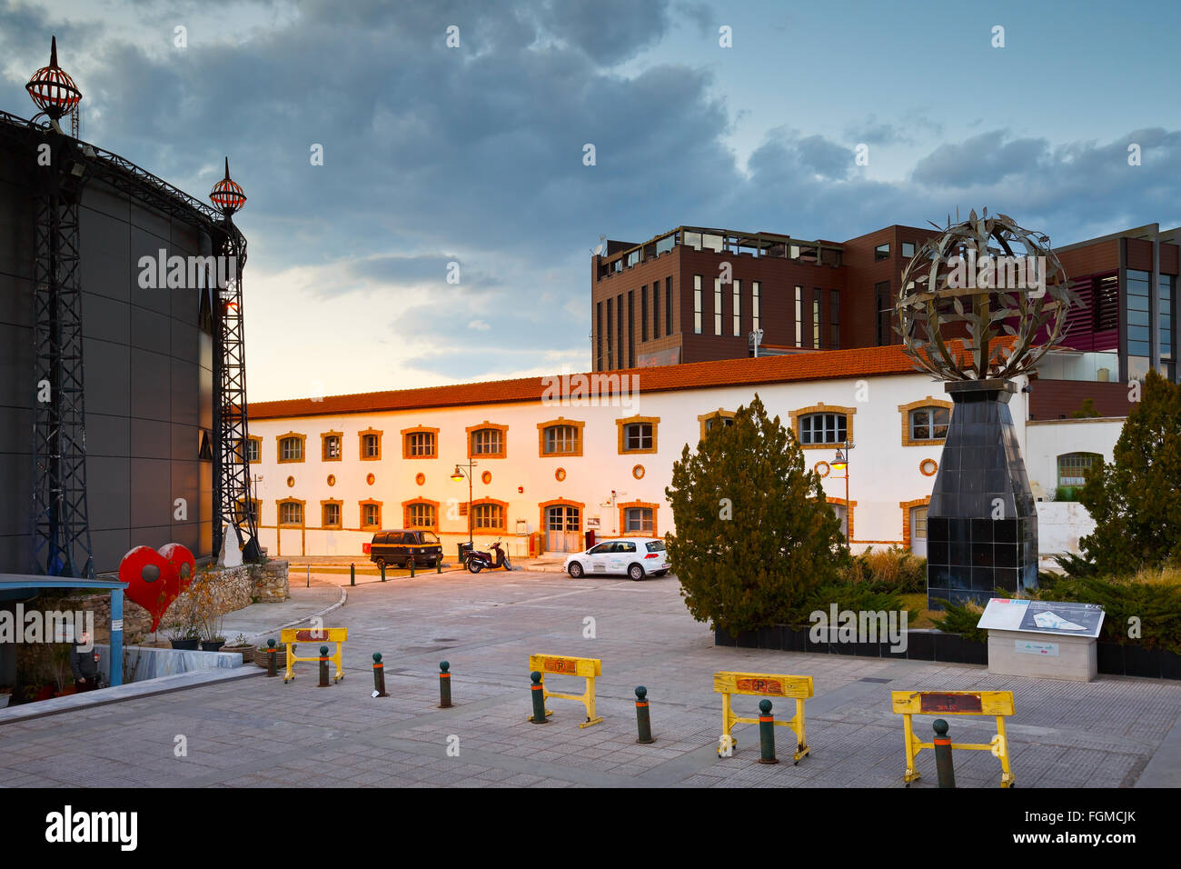 Vista di Technopolis, un museo industriale e un importante luogo culturale nei locali delle ex officine del gas della città di Atene mi Foto Stock