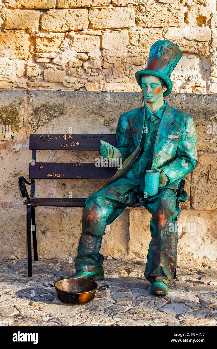 Animatore di strada in appoggio a Palma di Maiorca Spagna Foto Stock