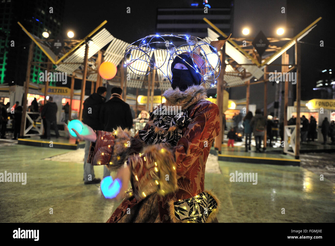 (160221) -- MONTREAL, febbraio 21, 2016 (Xinhua) -- Un artista è visto durante il Montreal Festival Highlights 2016 a Montreal, Canada, il 20 febbraio, 2016. Il festival è stato un popolare parte di Montreal è inverno celebrazioni per oltre un decennio. (Xunhua/Kadri Mohamed) (zjy) Foto Stock